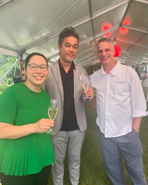 ・
【Ambassade de France au Japon - Fête nationale 2024】
・
#le14juillet を祝うその日
フランス大使館は、最高に
華やいだ1日になりました。

フランス大使館総料理長の
@chef.sebastien.martin は
この日のために綿密にかつ
ダイナミックに準備を
重ねて来ました。

@la_frenchtouch.tokyo の
事業にいつもご尽力頂いている
皆さまをフランス大使館に
お招きできた事。
素晴らしい皆さまをご紹介できた事
心より嬉しく思います。

また、
@la_frenchtouch.tokyo の
事業にご協力頂いている県の
食材を晴れ舞台で利用させて
頂き、VIPの皆々様にご堪能頂いた事
改めて感謝しています。

フランス大使館シェフ陣一同
ますます研鑽して参りますが
美味しい食材があってこそ！
生産者の皆さまに改めて大きな
声で言わせてください。

ありがとうございます！

#merci 
#arigato 
#フランス大使館 
#生産者 
#食材 
#14 
#juillet
#徳島県 
#徳島 
#千葉 
#木更津 
#徳島グルメ 
#千葉グルメ